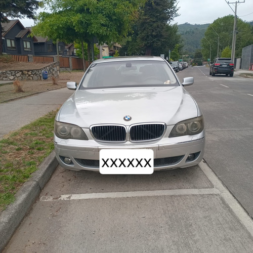 Auto De Lujo Reconocido Por Su Diseño Sofisticado Y Premium
