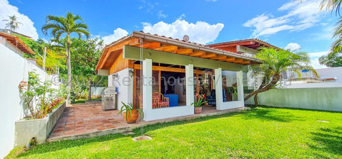 Caurimare !! Espectacular Quinta 600 M2 Terreno, 396 M2 Const., 5 Hab, 4 Baños, 4 Pe, Diseñada Por Famoso Arq. Fruto Vivas, Hermosos Jardines, Calle Privada Doble Control Seguridad, 50.000 Lts Agua.