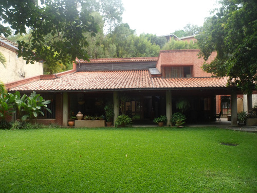 Casa Barata En Cerro Verde Con Excelente Jardín Sin Problema De Agua
