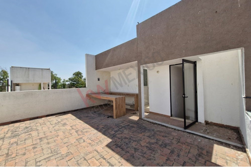 Casa En Venta En Los Cántaros Con Roof Garden En Privada Con Alberca Y Plapa