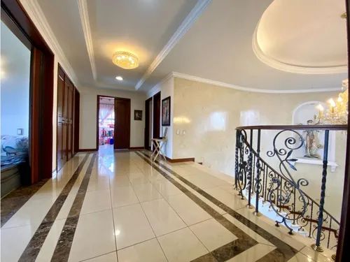 Vendemos Casa Con Apartamento Incluido En Poblado - La Cola Del Zorro