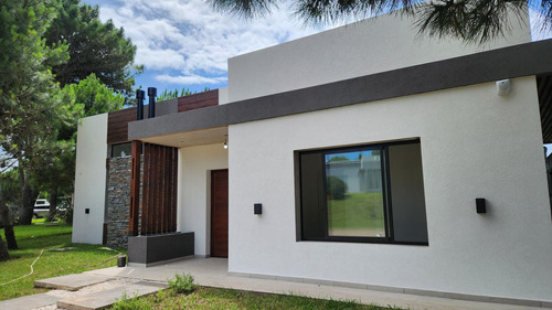 Casa Moderna A Estrenar 3 Dormitorios -pinamar- Financiación