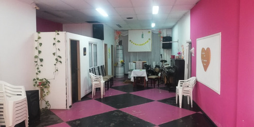 Imagen 9 de 19 de Local Comercial Y Gran Salón En Primer Piso Con Vestuarios