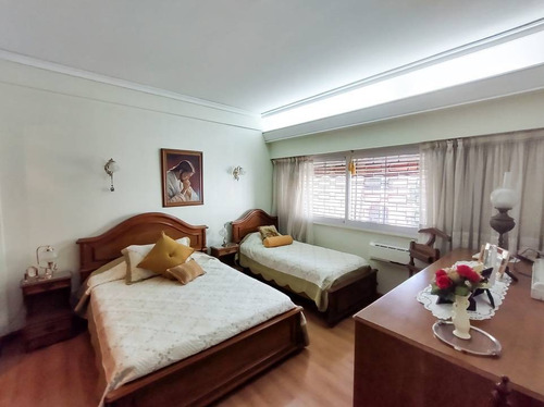 Imagen 17 de 30 de Casa De 6 Ambientes Con Cochera, Patio Y Terraza En Caballito