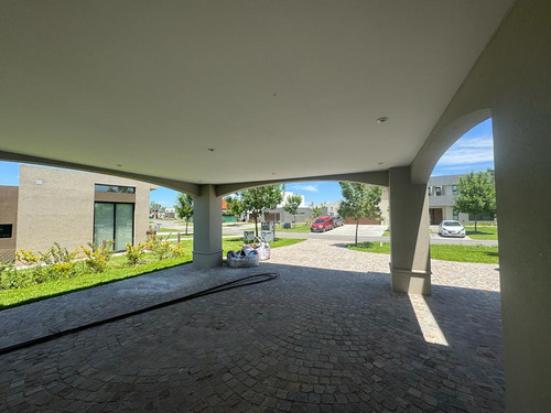 Casa En Barrio Terravista