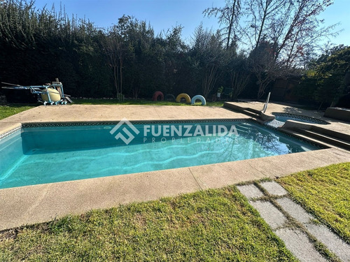 Casa En Arriendo De 7 Dorm. En Talagante