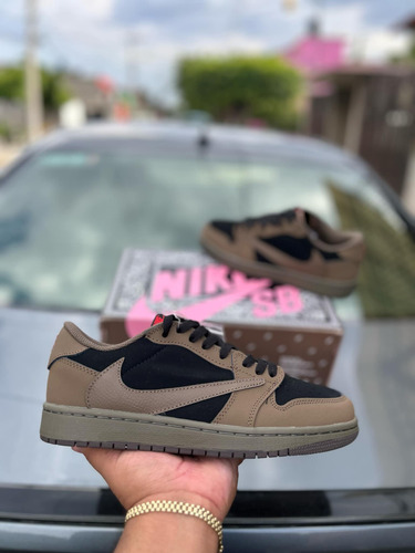 Jordan 1 Low Traviissss ( Envio Gratis ) (Usado)