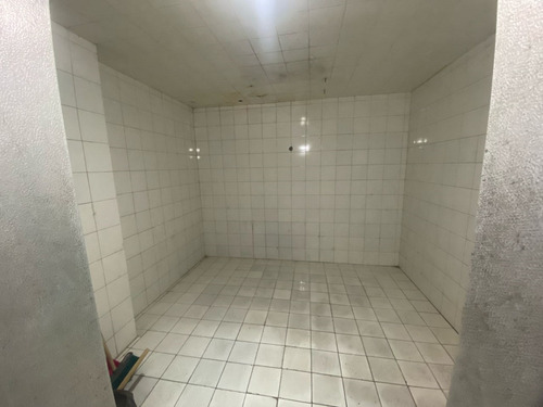 En Venta De Excelente Local Comercial Ubicado Cerca De Quinta Crespo Caracas Em