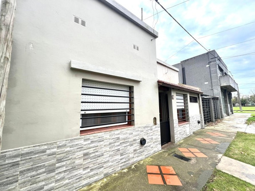Casa Sobre Calle Dolores (barrio Colón - A Metros De La Laguna)
