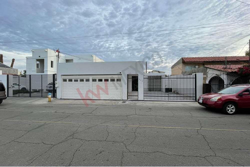 Casa En Renta En Av.álamos, Los Pinos, De Un Piso
