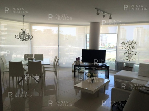 Apartamento En Venta En Ocean Drive , Punta Del Este, Uruguay