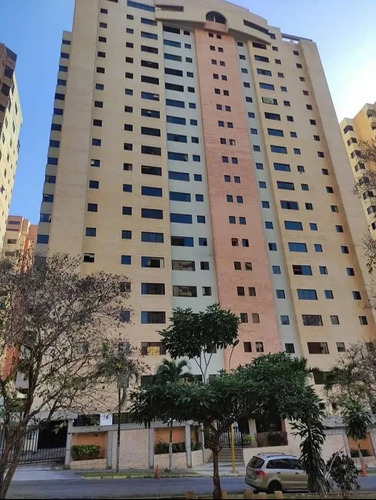Apartamento En Valencia,la Trigaleña,resd Titanium, Amoblado, Piso Alto, 3hab, Planta 50%,pozo.   Ag /  Osmon