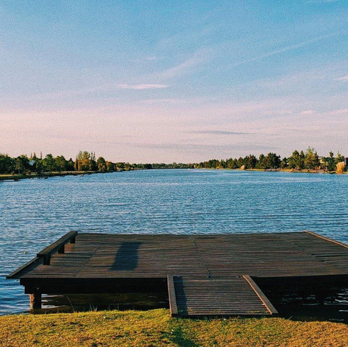 Terreno Con Orientacion Sur - A Metros Del Ingreso Y Del Lago - Puerto Roldan