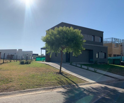 Casa  En Venta En San Ramón, Pilar Del Este, G.b.a. Zona Nor