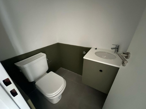 Venta Oficina C/cochera Y Balcón- P. Leloir
