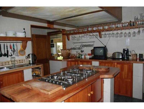 Excelente Casa De Construcción Sólida Estilo Chilena Pirque