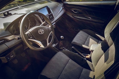 Imagen 8 de 16 de 2016 Toyota Yaris Sedan - Gli 1.6 - Bajo Km (14.500)