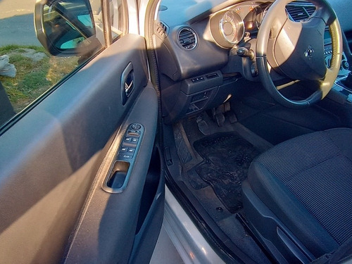 Imagen 15 de 16 de Peugeot 5008 2014 1.6 Allure 156cv