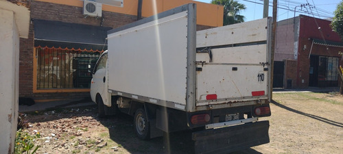 Imagen 2 de 3 de Hyundai H100 2010 2.5 Truck C/caja Tci 100hp