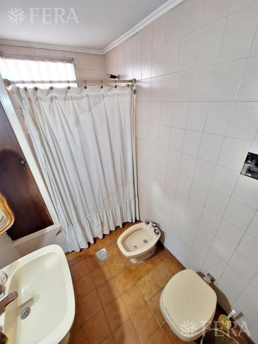 Venta De Casa Para Dos Familias Con Cochera Y Local Comercial En Wilde