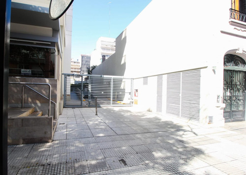 Imagen 2 de 13 de Cochera Edificio De Categoría Seguridad 24 Horas