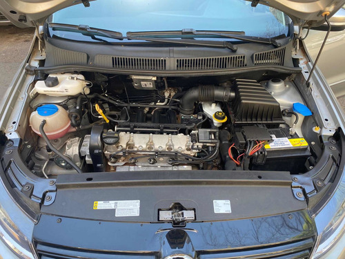 Imagem 10 de 10 de Volkswagen Fox 2017 1.6 Comfortline Total Flex I-motion 5p