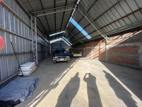 Arriendo Estupendas Bodegas De 200m2 En Jaime Repullo Thno.