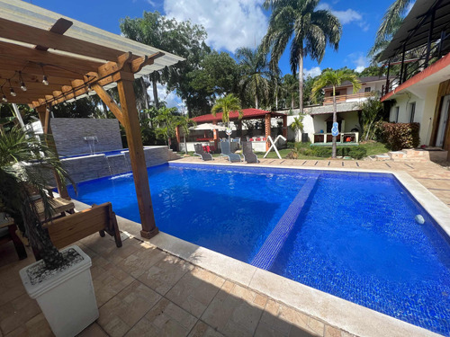 Venta De Villa En Pedro Brand Con Piscina Y Jacuzzi