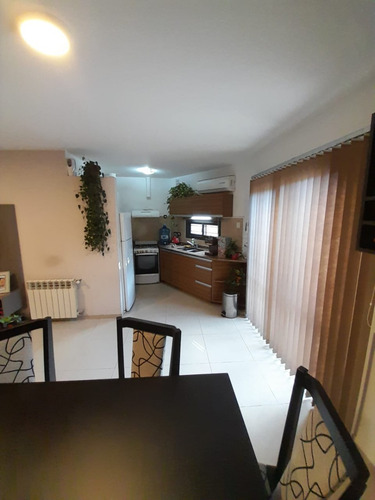 Hermoso Duplex , 2 Dormitorios , Cochera , Pileta , Quincho