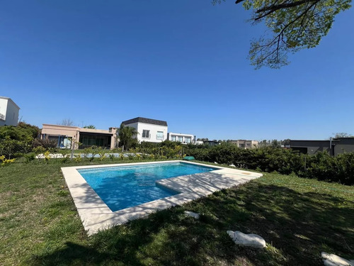 Casa 4 Amb Con Pileta Barrio Santa Elena Pilar Del Este