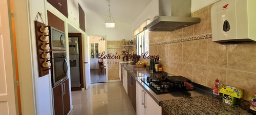 Casa En Venta En Jardines De Cordoba, Zona De Los Colegios 3 Dormitorios- Ref: 19355