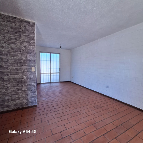 Se Vende Cómoda Casa 2 Pisos/3d/1b/ Amplio Patio Y 3 Est.