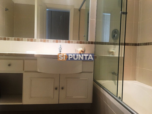 Imagen 16 de 27 de Penthouse En Playa Brava Frente Al Mar En Alquiler