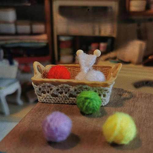 4 Set De Lana Para Casa De Muñecas En Cesta, Marrón