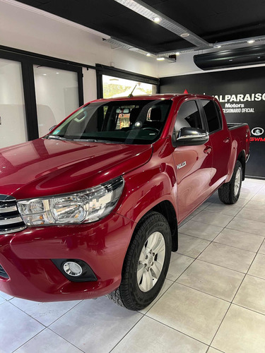 Imagen 4 de 21 de Toyota Hilux 2.8 Cd Srv 177cv 4x4 At