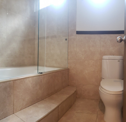 Super Departamento En Calle Cerrada!!