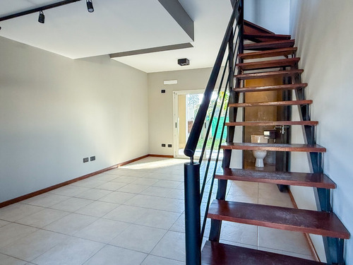 Dúplex Apto Crédito Pilar Con Jardín Propio Condominio Petrel Village