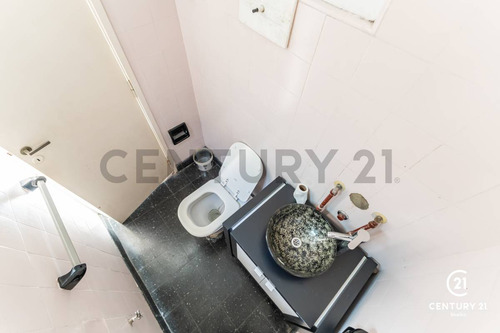 Venta Casa 3 Plantas 5 Dormitorio Cochera Quincho Terraza Jacuzzi. Abasto, Rosario