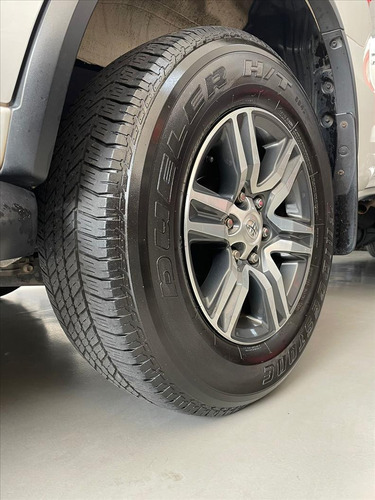 Toyota Hilux SW4 2.7 Srv 7 Lugares 4x2 16v