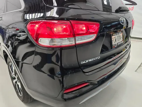 Kia Sorento 5p EX PACK, V6 TA Piel QCP GPS 7 pas. RA-18"