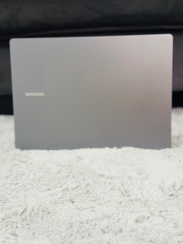 Laptop Samsung Galaxy Book4 Intel Core 7ultra 1tb 16gb Ram Gris (Usado)