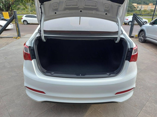 Imagem 10 de 13 de Hyundai Hb20s 1.6 Comfort Plus 16v Flex 4p Automático
