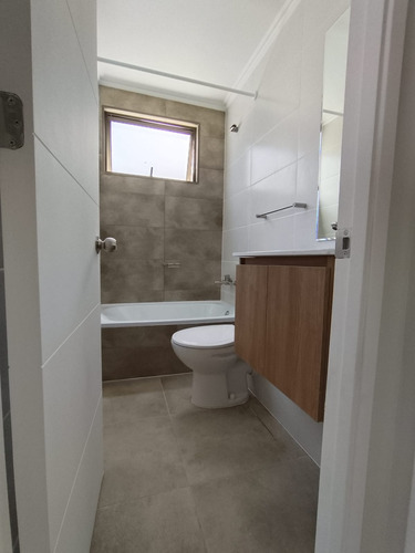 Edificio Av. Circunvalación (1 Est.) Vista Poniente Piso 1