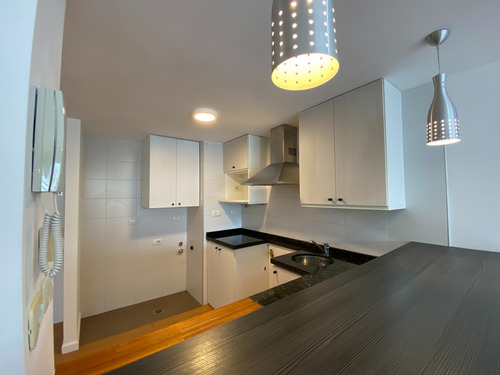 Apartamento Con Terraza Al Frente, 1 Dormitorio Y Garage.