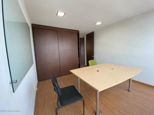 Comercial En Cedritos(bogota) Rah Co: 21-1070