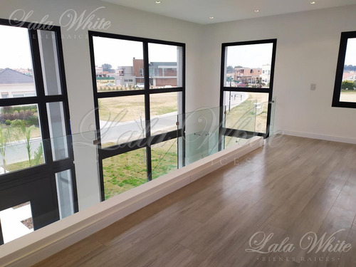 Imagen 18 de 21 de Venta - Casa En La Providencia