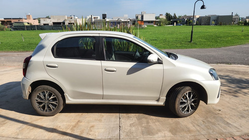 Toyota Etios XLS 1.5 6M/T Sedan 5 Puertas