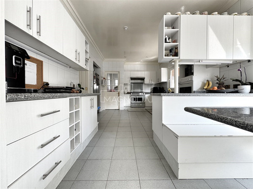 Casa En Arriendo De 6 Dorm. En Lo Barnechea