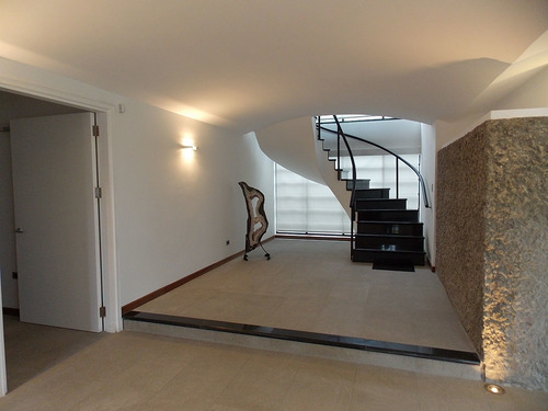 Casa En Venta De 5 Dormitorios En Península