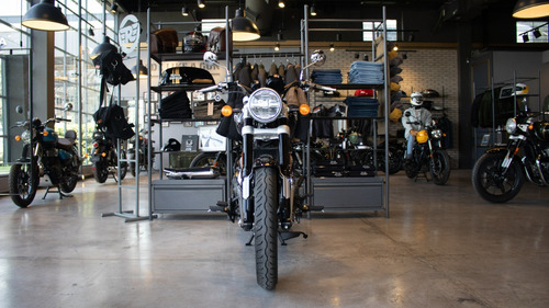 Royal Enfield Super Meteor 650 Astral Black 1° Servicegratis